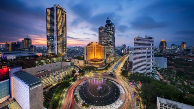 Най малко 17 души загинаха при пожар в офис сграда